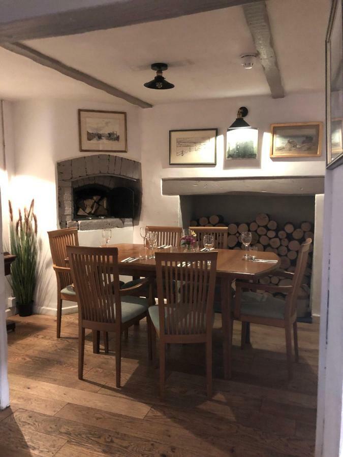 The George At Nunney Hotell Eksteriør bilde